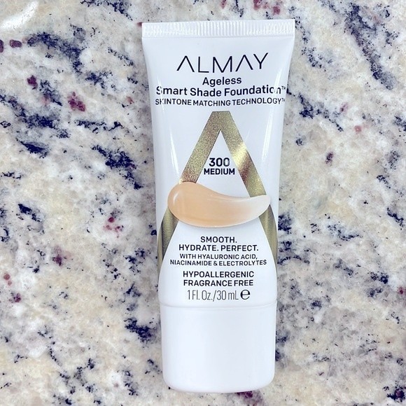 Almay Smart Shade Foundation - Picture 1 of 2